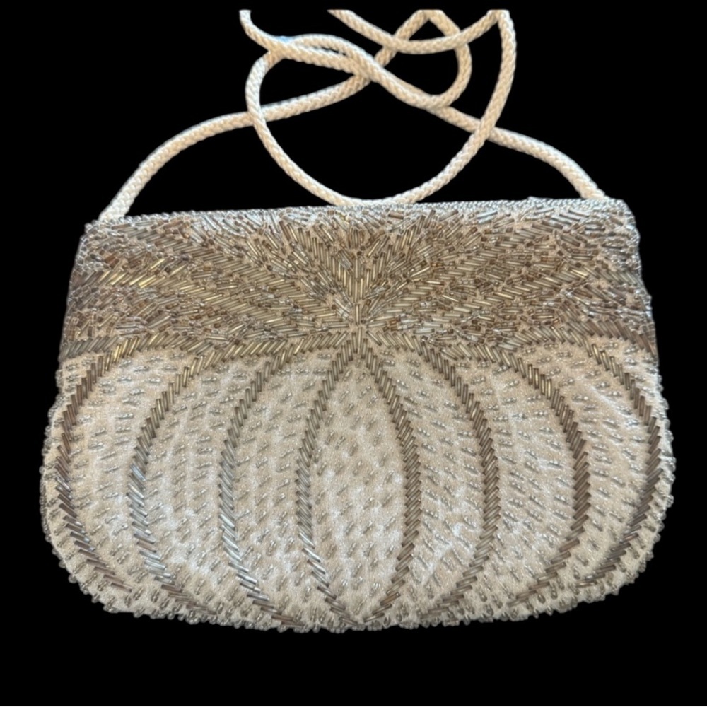Ladies jeweled fabric dinner purse in NWOT beautiful silver beaded and white